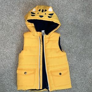 Sleeveless puffer vest (4T)